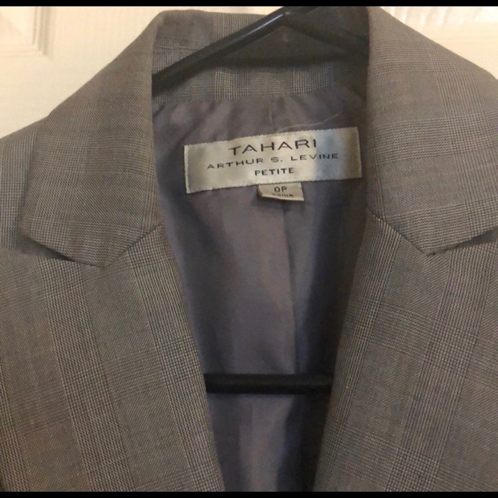 Tahari pants and blazer suit. - Picture 5 of 7